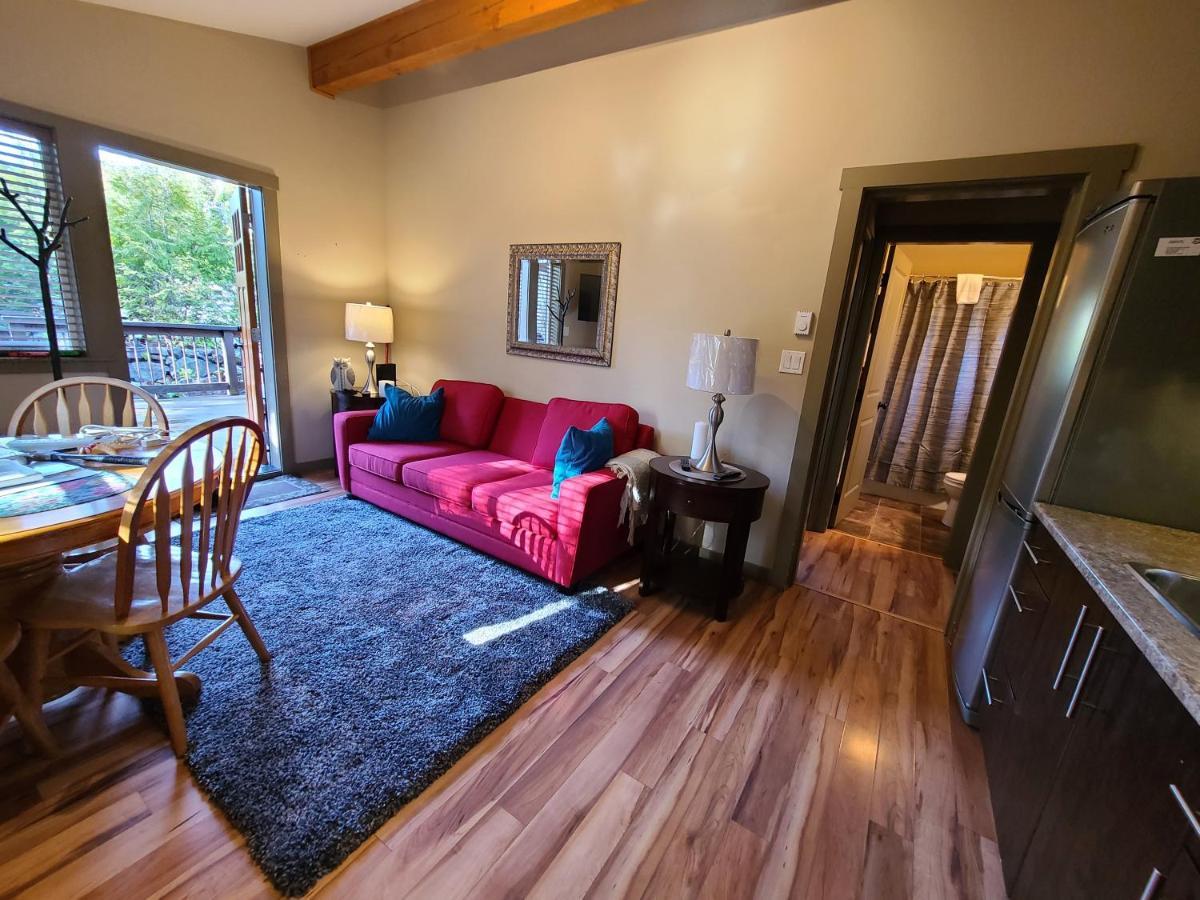 A Shack In The Woods Villa Port Renfrew Bagian luar foto