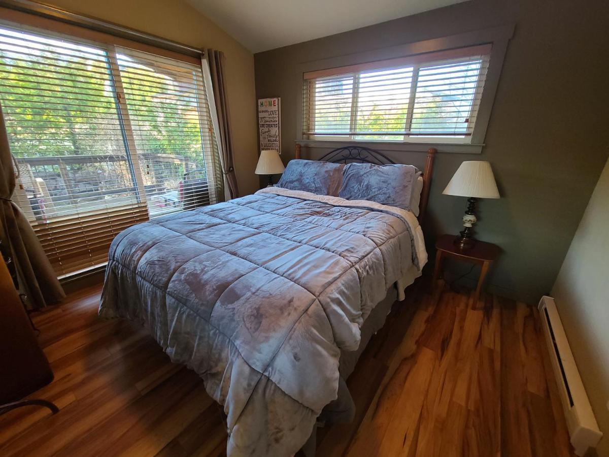 A Shack In The Woods Villa Port Renfrew Bagian luar foto