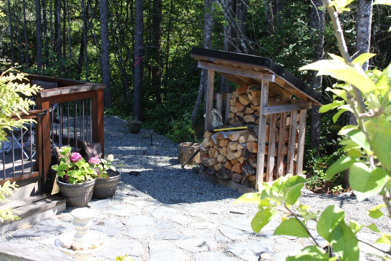 A Shack In The Woods Villa Port Renfrew Bagian luar foto